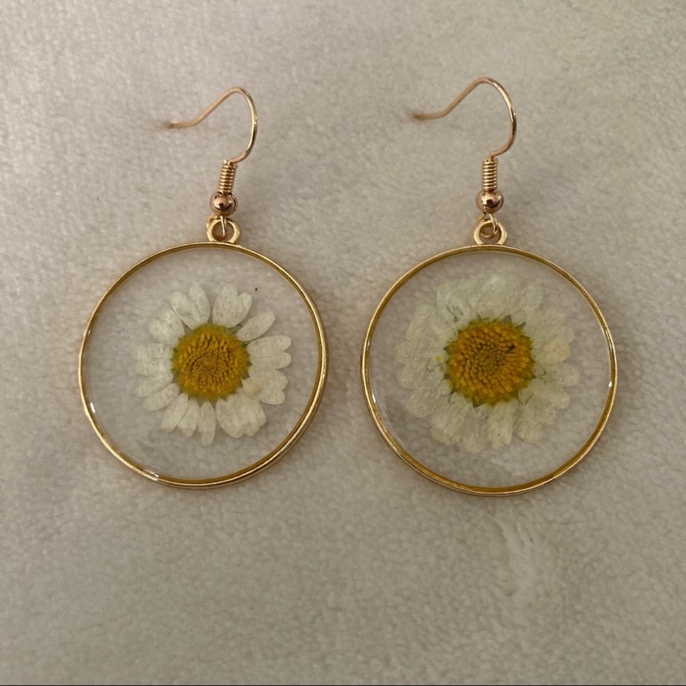 2/$20- dried daisy locket earrings - Picture 1 of 1